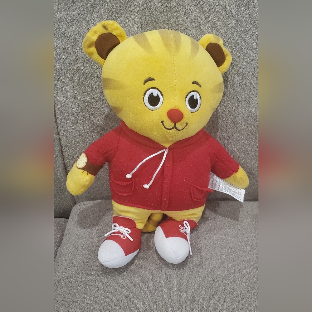 Daniel Tiger talking stuffie - Picture 5 of 5